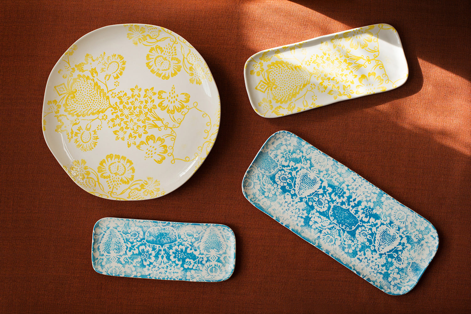Wallpaper collection: hand-sponged platters with lace detail